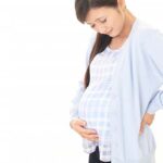 妊娠中期の腰痛で右側だけ激痛が！妊婦の腰痛の原因と対策とは？