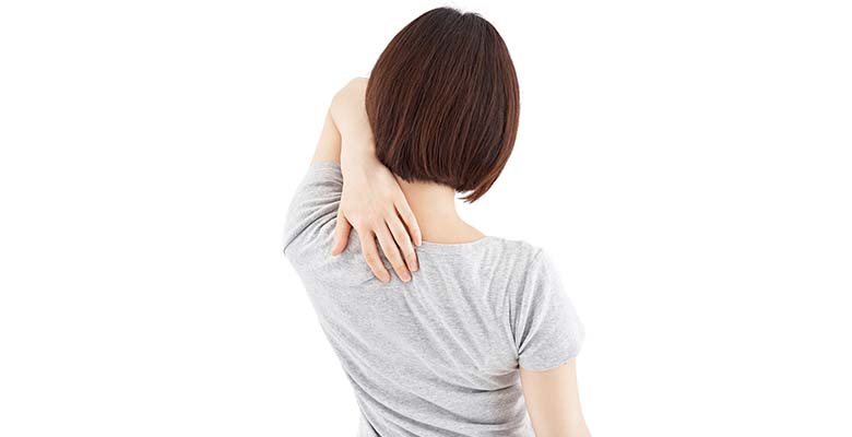 肩甲骨や背中の寝違えたような痛みは何？ぎっくり背中の症状チェック！